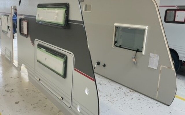Seitenwandmontage LMC Wohnwagen