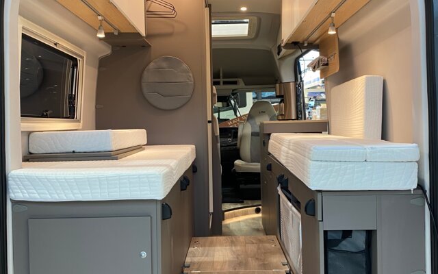 LMC Innovan Innenansicht von hinten