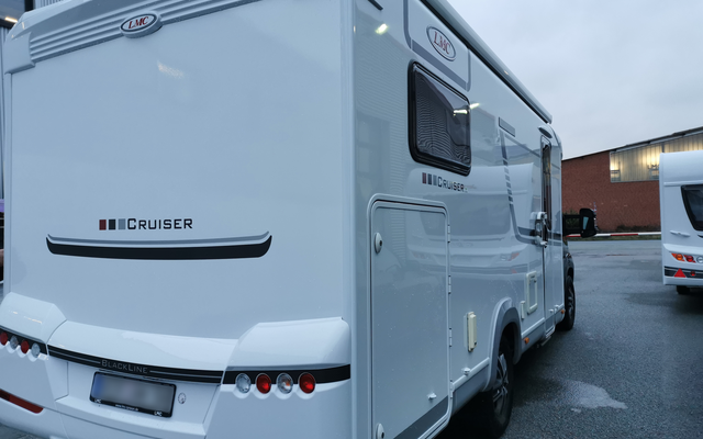 Schräge Rückansicht des LMC Cruisers 