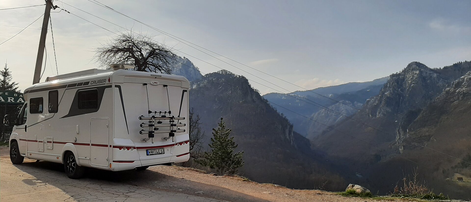 LMC Camper mit Aussicht auf Berge