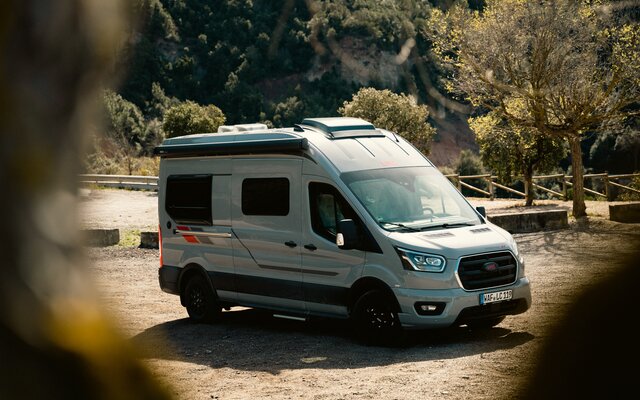 LMC Innovan Camper Van in Landschaft