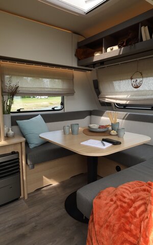 Wohnwagen LMC Tandero im Wie Zuhause Stil Sitzgruppe1