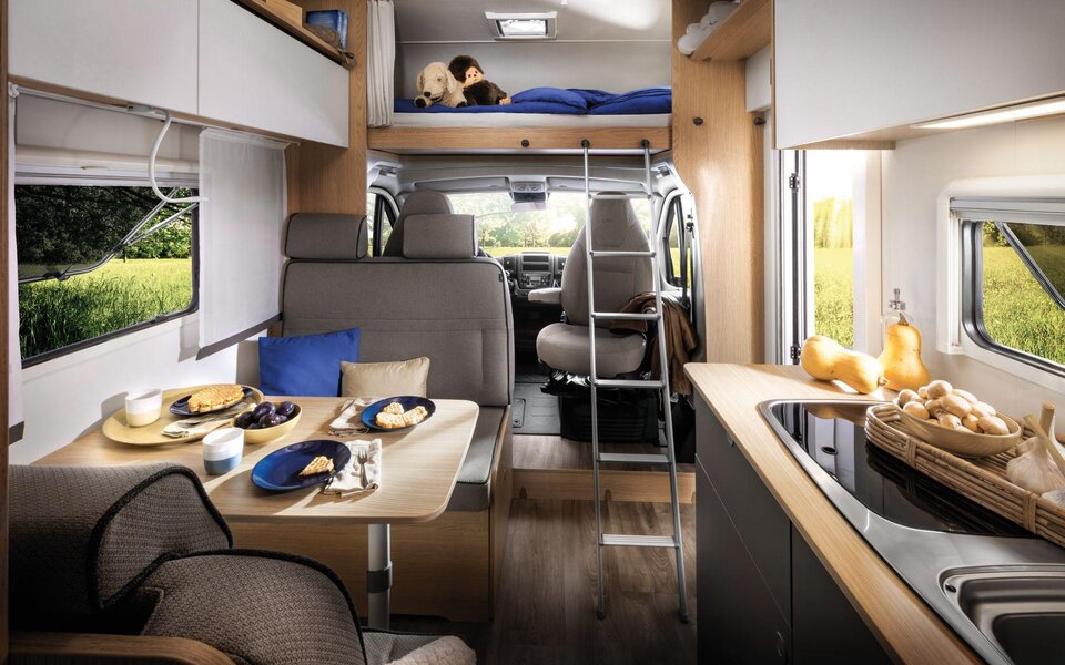 Innenaufnahme LMC Wohnmobil Tourer Alkoven A 690 G