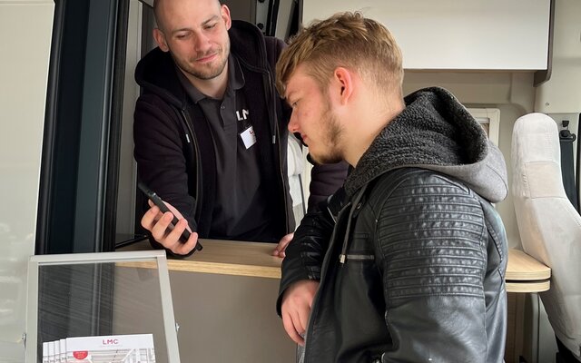 LMC stellt einen Innovan auf der Berufsorientierungsmesse aus 